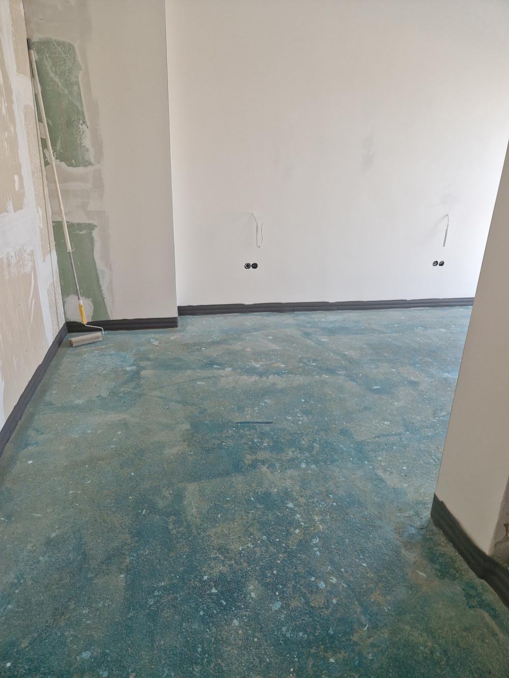 Специализиран грунд преди полагане саморазливна замазка