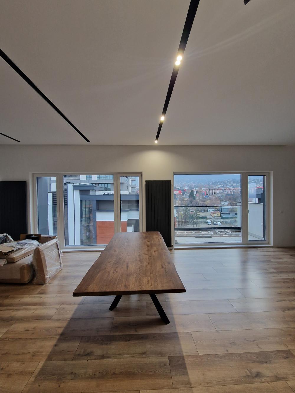 Завършен таван с  конструкция , с вградени улеи