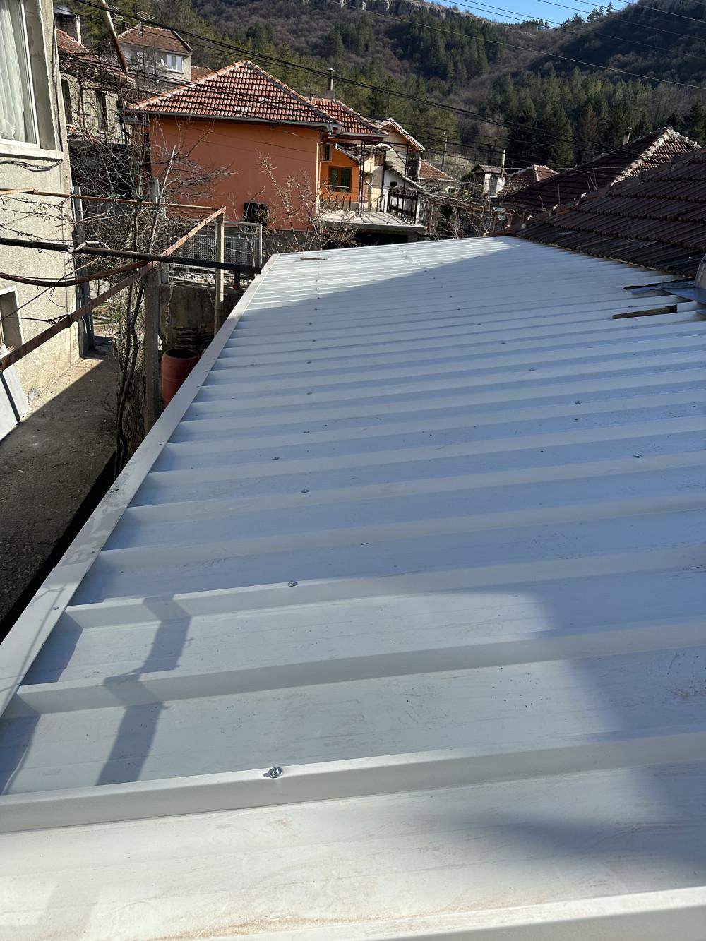 Изливане на пояс и покриване с термопанели