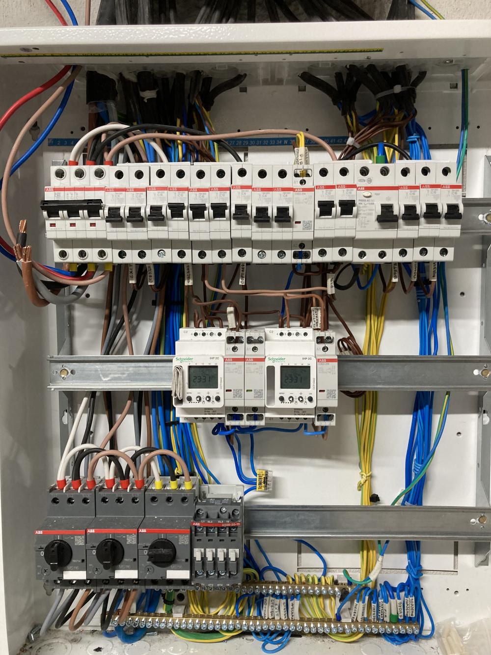Подвързване на табло общи части