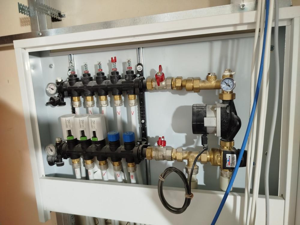 Колекторна кутия за подово отопление