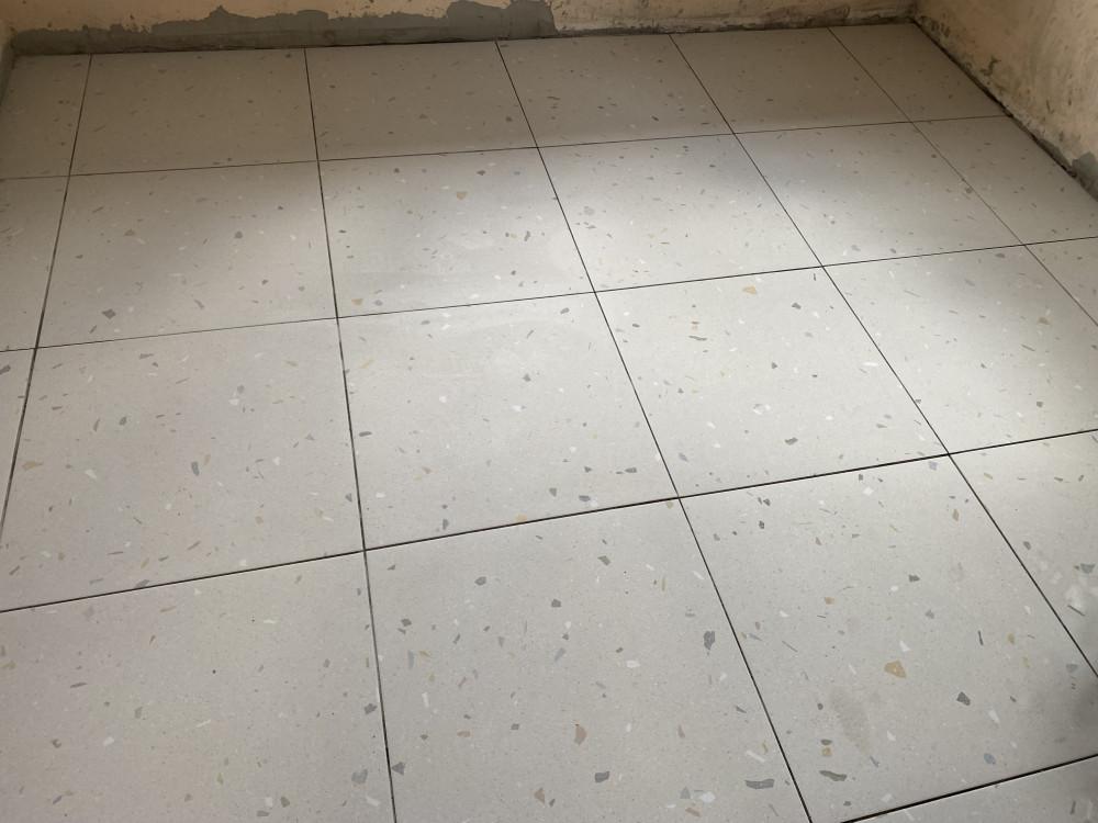 Завършен под кухня!