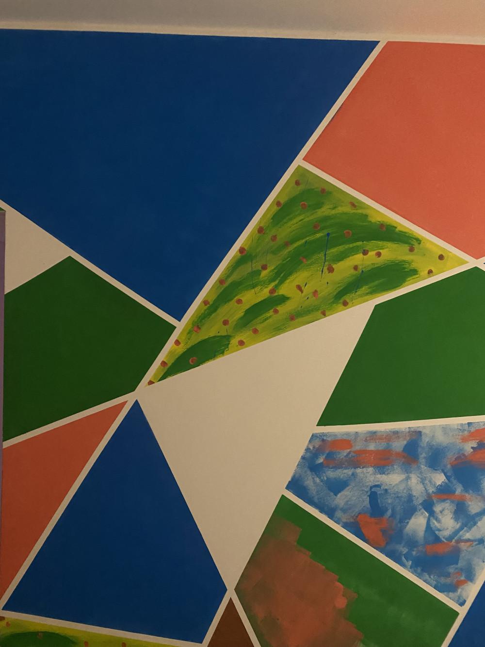 Оцветена стена за детска стая!