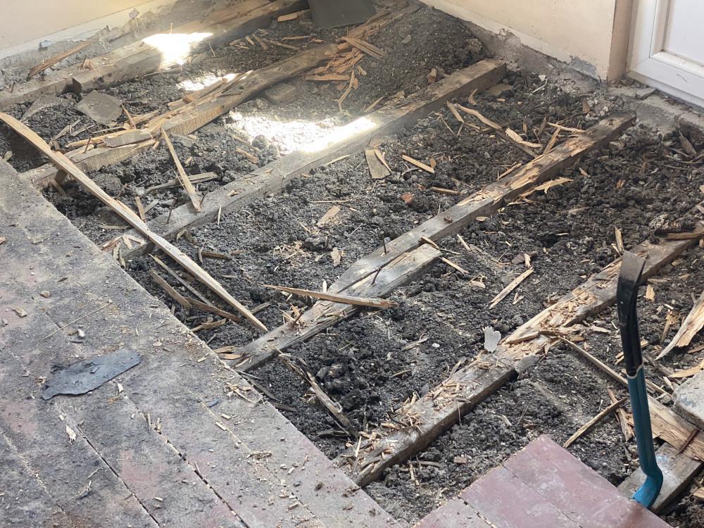 Дървен под  (душеме)