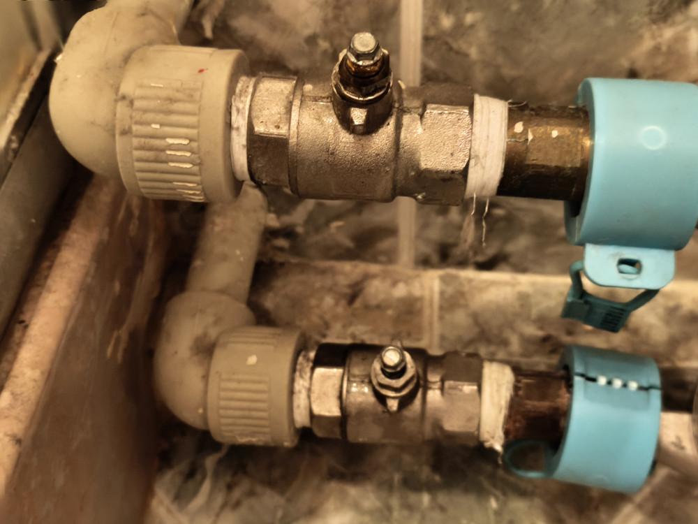 Смяна на спирателни кранове