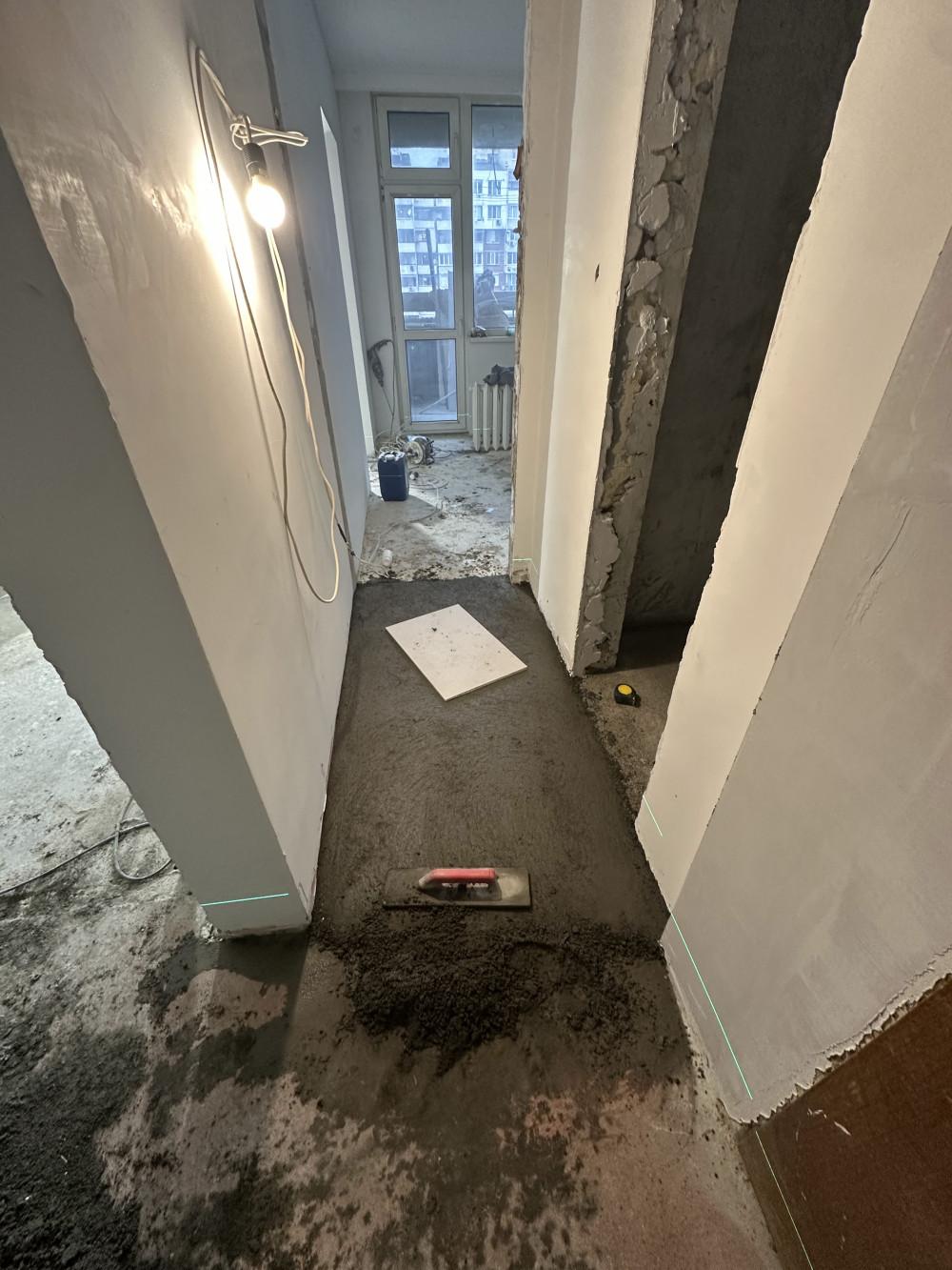 Коридор към кухня и тоалетна