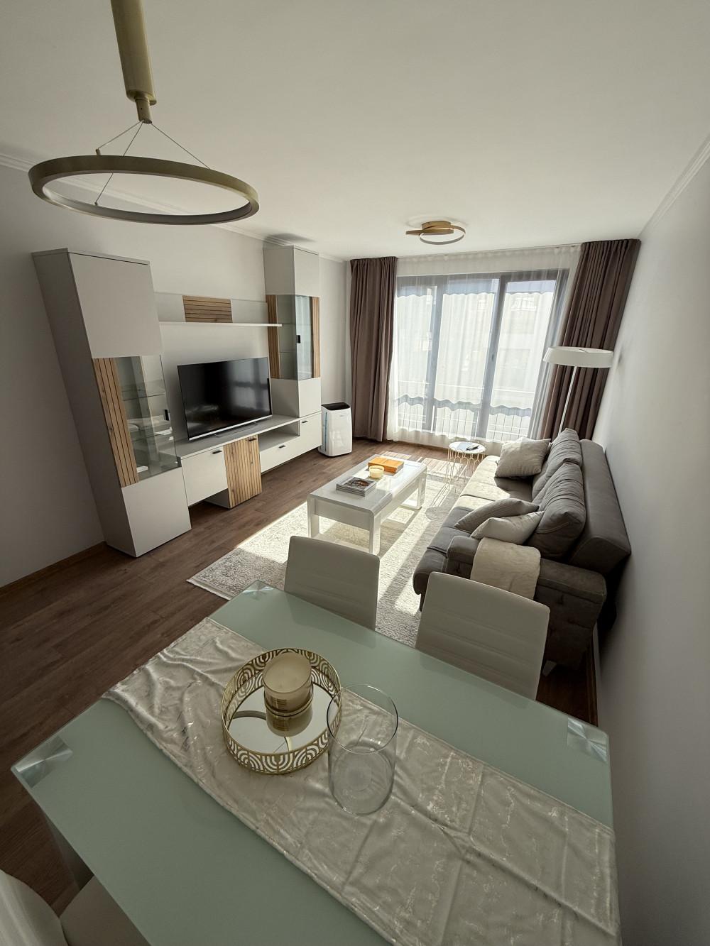 Завършен хол