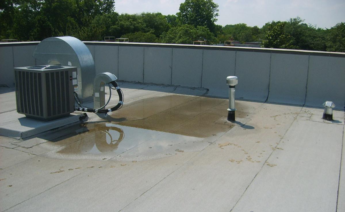 Плоският покрив обаче може да задържи вода