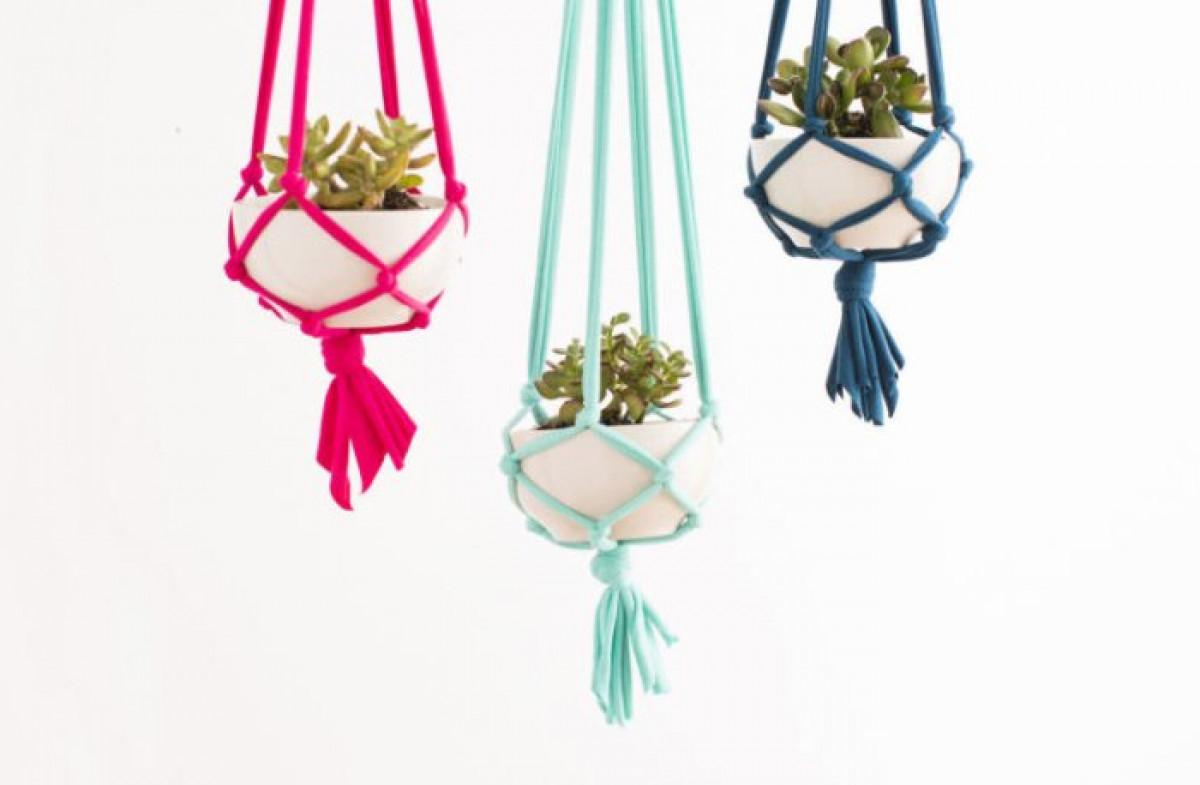 Дайте чар на дома си с интересни, висящи саксии с цветя