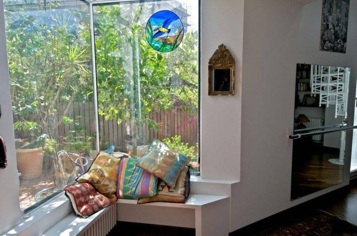 Да поседнем за глътка отдих