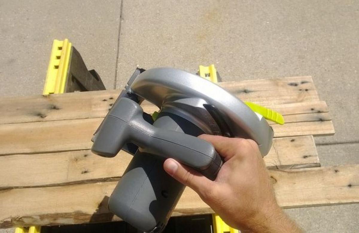 Стъпка 2: Шлифовайте добре дъските