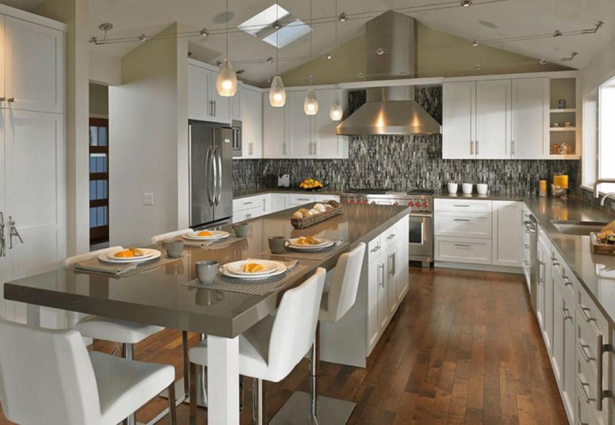 Хибрид между кухненски остров и трапезарна маса