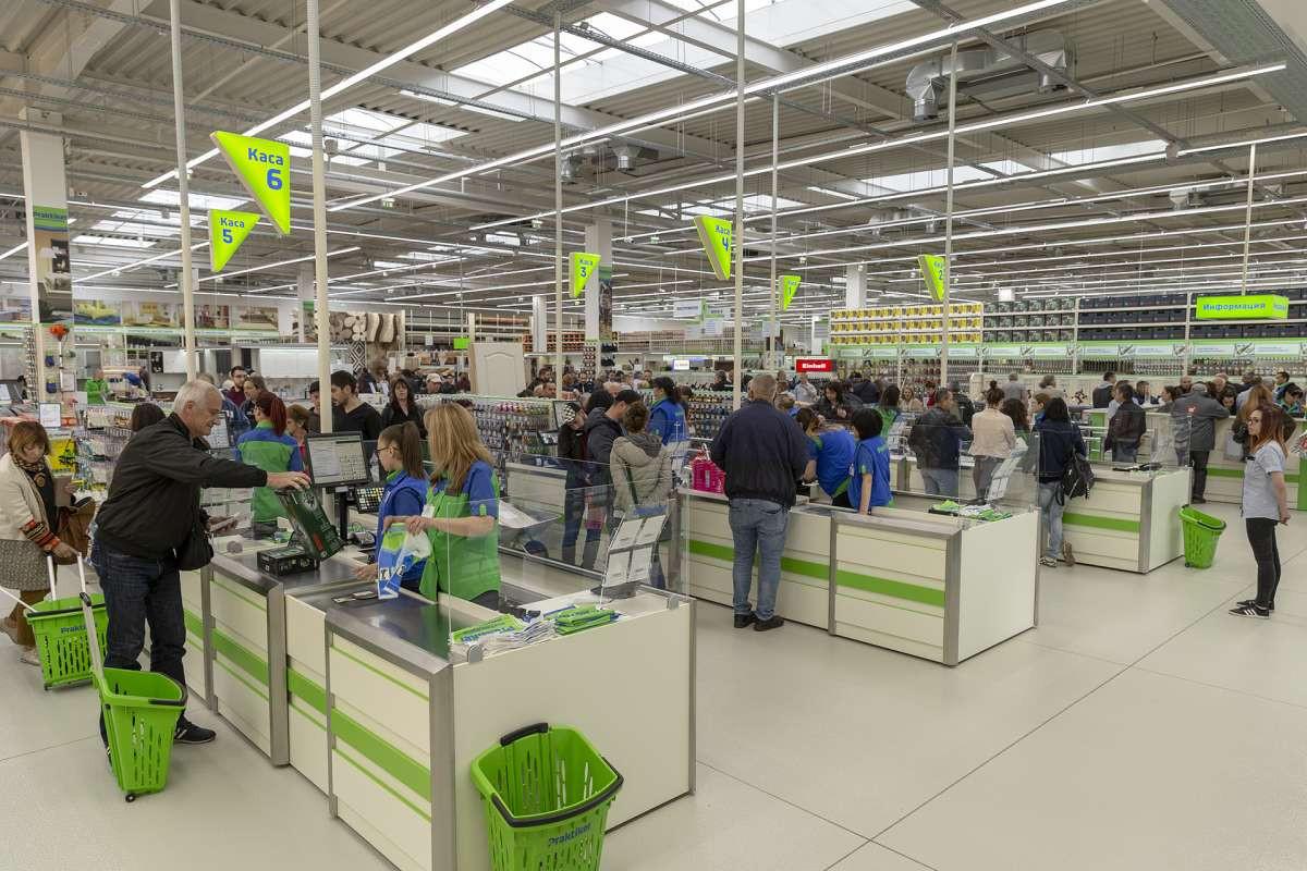 За компанията