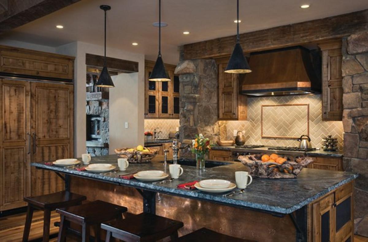 Рустик кухня в къщичка на хребет