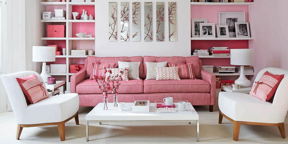 Дневна с розови мебели