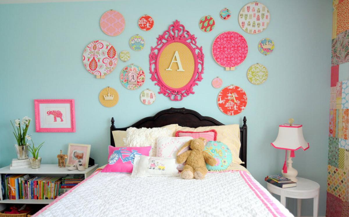 Стенните декорации придават доза очарование на стаята