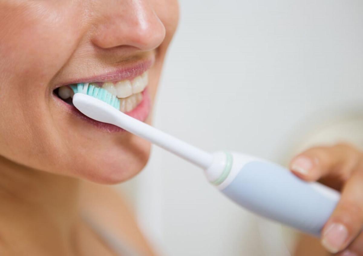Четките за зъби с въртящи движения са по-евтини