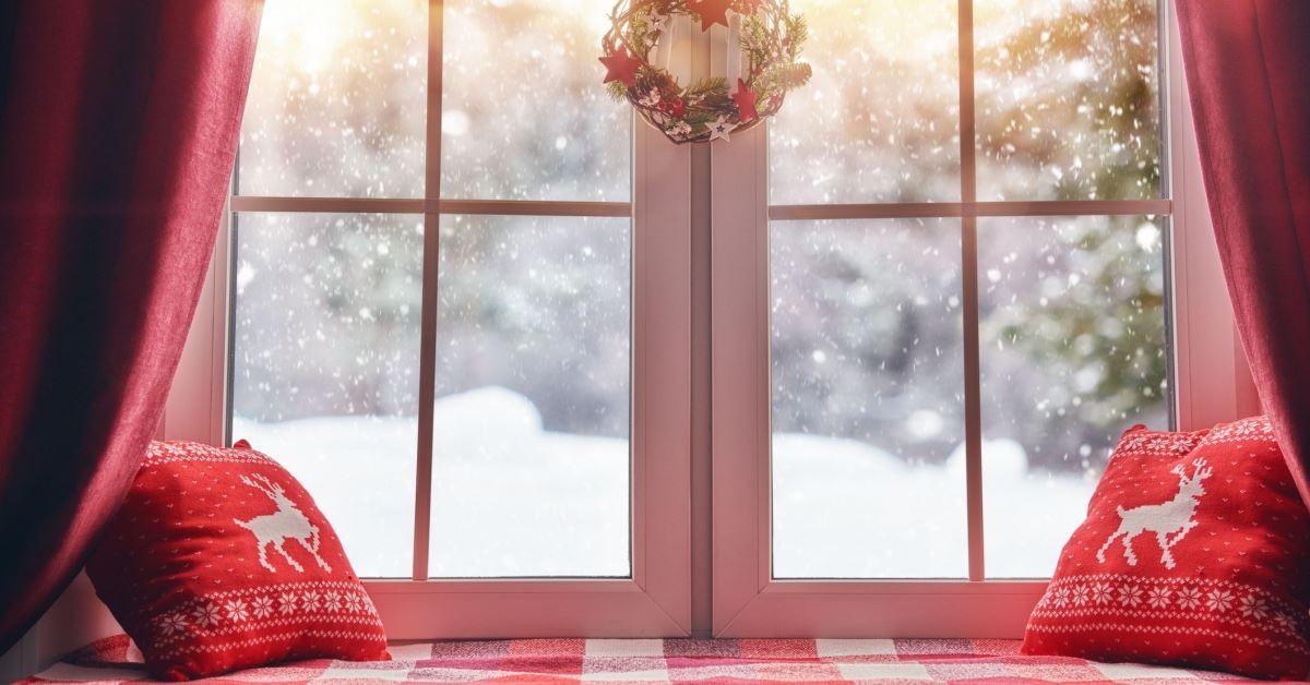 Необичайни идеи за декорация на прозорците за Коледа и Нова година