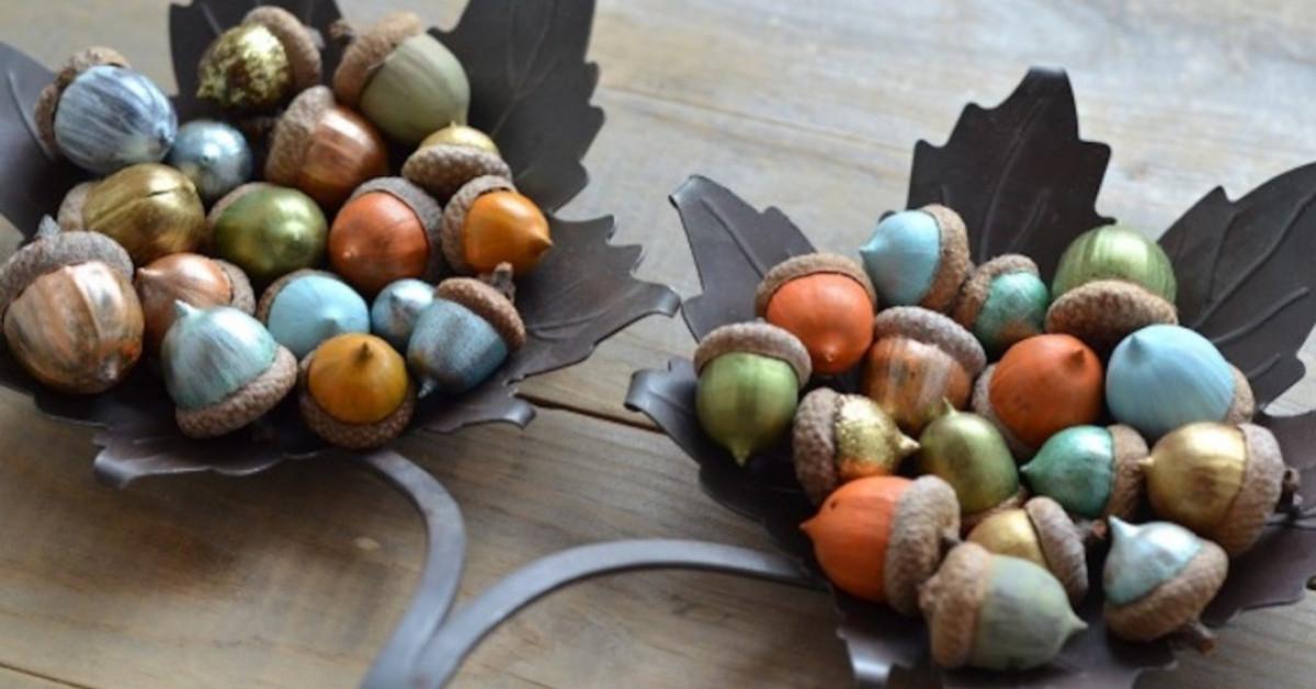 Направи си сам: декорация за дома от цветни жълъди