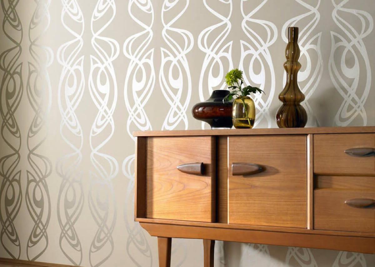 Запленени от блясъка по стените