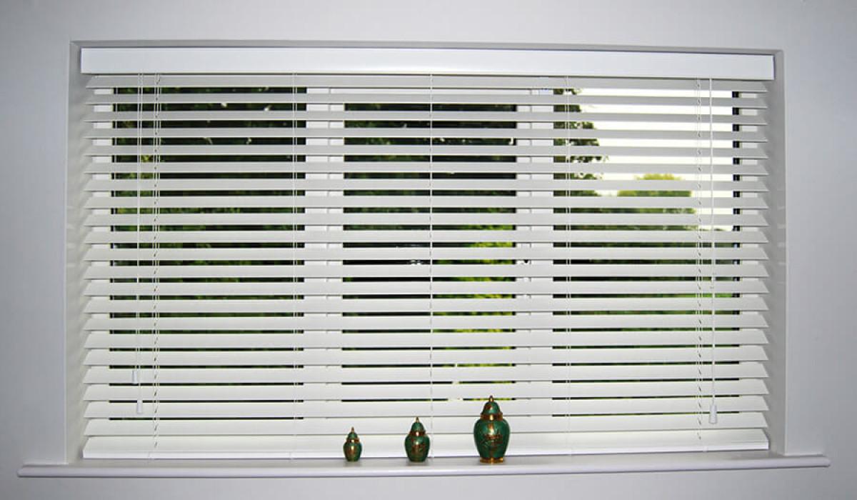 Хоризонталните щори са практични и красиви