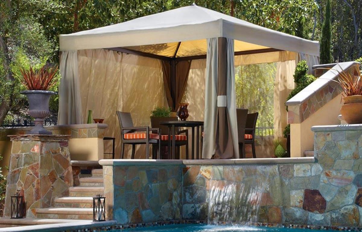 Класическа идея за шатра с квадратна форма