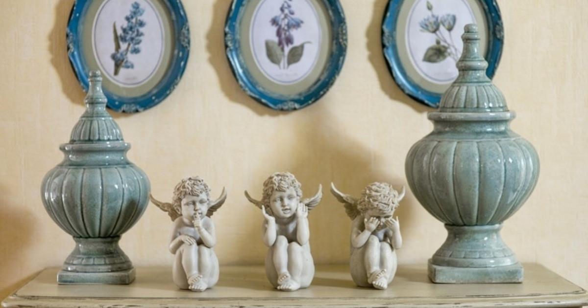 Малки декоративни фигуки в дома