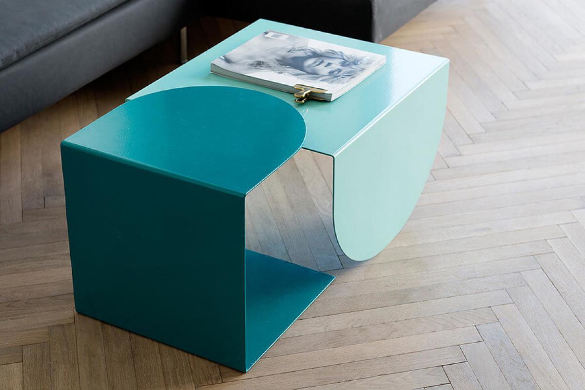 В дневната присъстват ярки цветни елементи