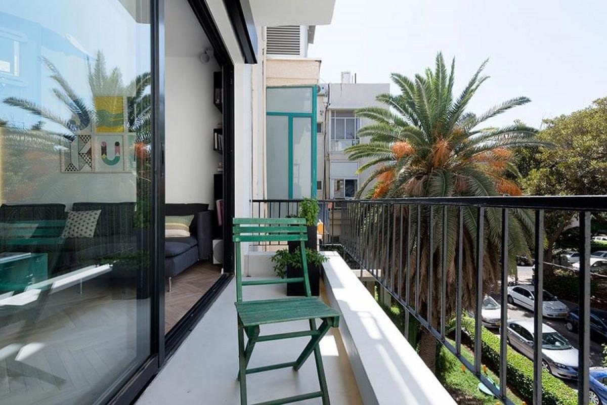 Терасата открива невероятна гледка от кухнята и дневната