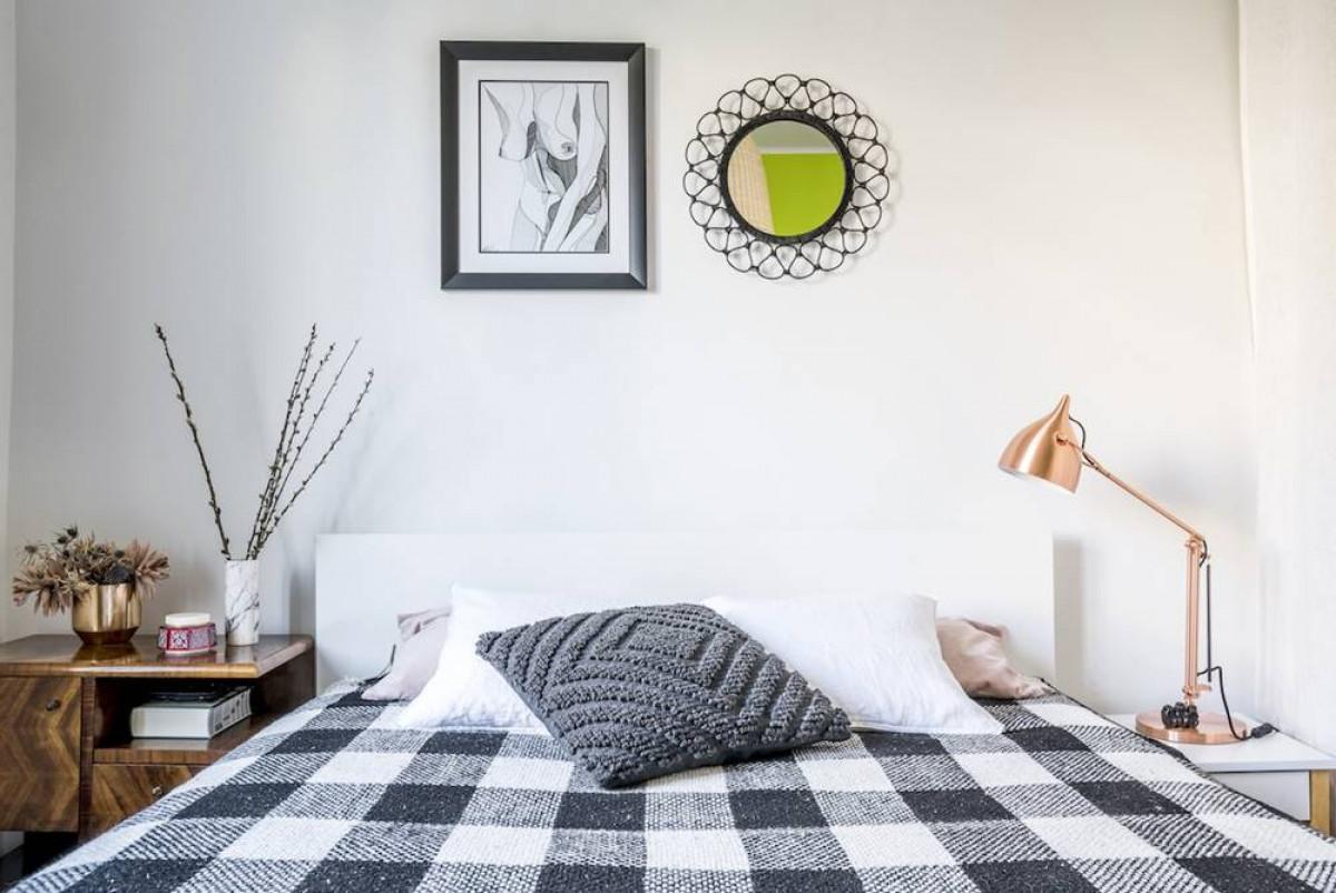 Малката спалня излъчва комфорт