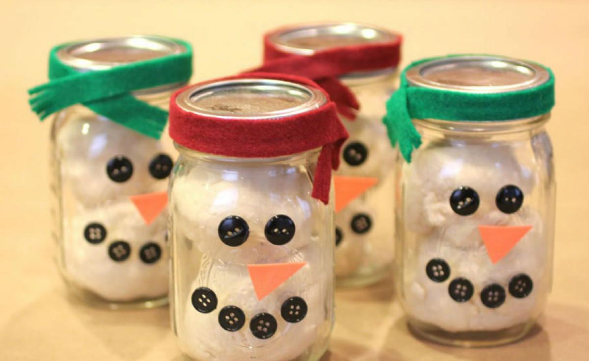 Зимно забавление – направи си снежен човек в буркан
