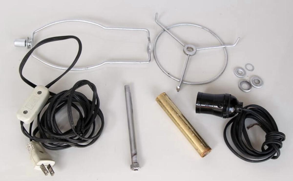 Купете комплект, съдържащ всички необходими джаджи за настолна лампа