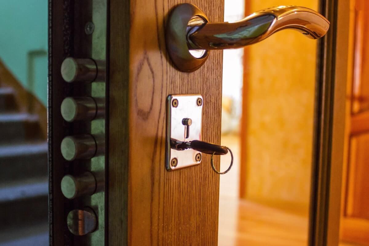 5. Входната врата и антрето