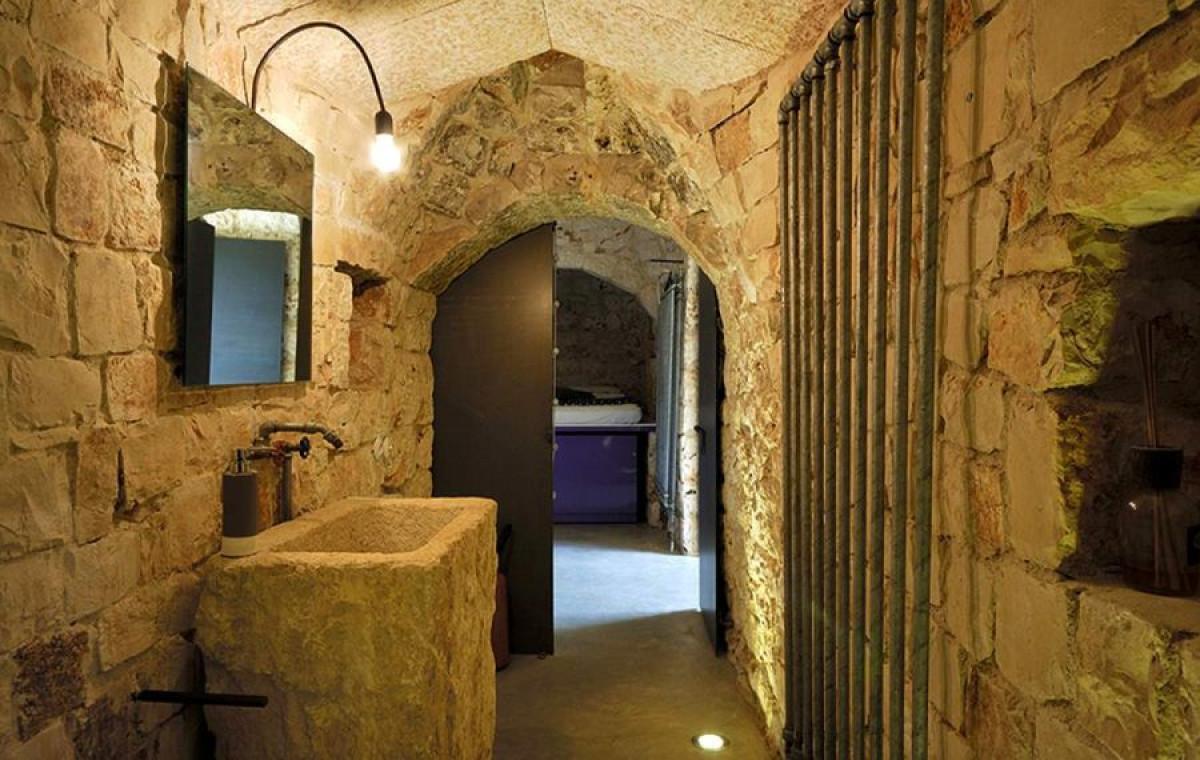 Загадъчна суровост в каменната баня