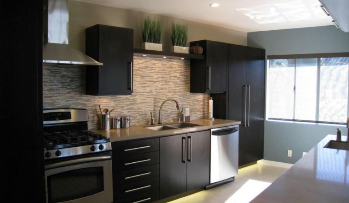 Каменни елементи в кухненския интериор