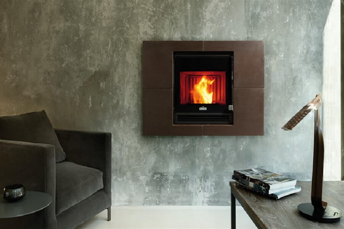 Вградени и изискани пелетни камини с водна риза