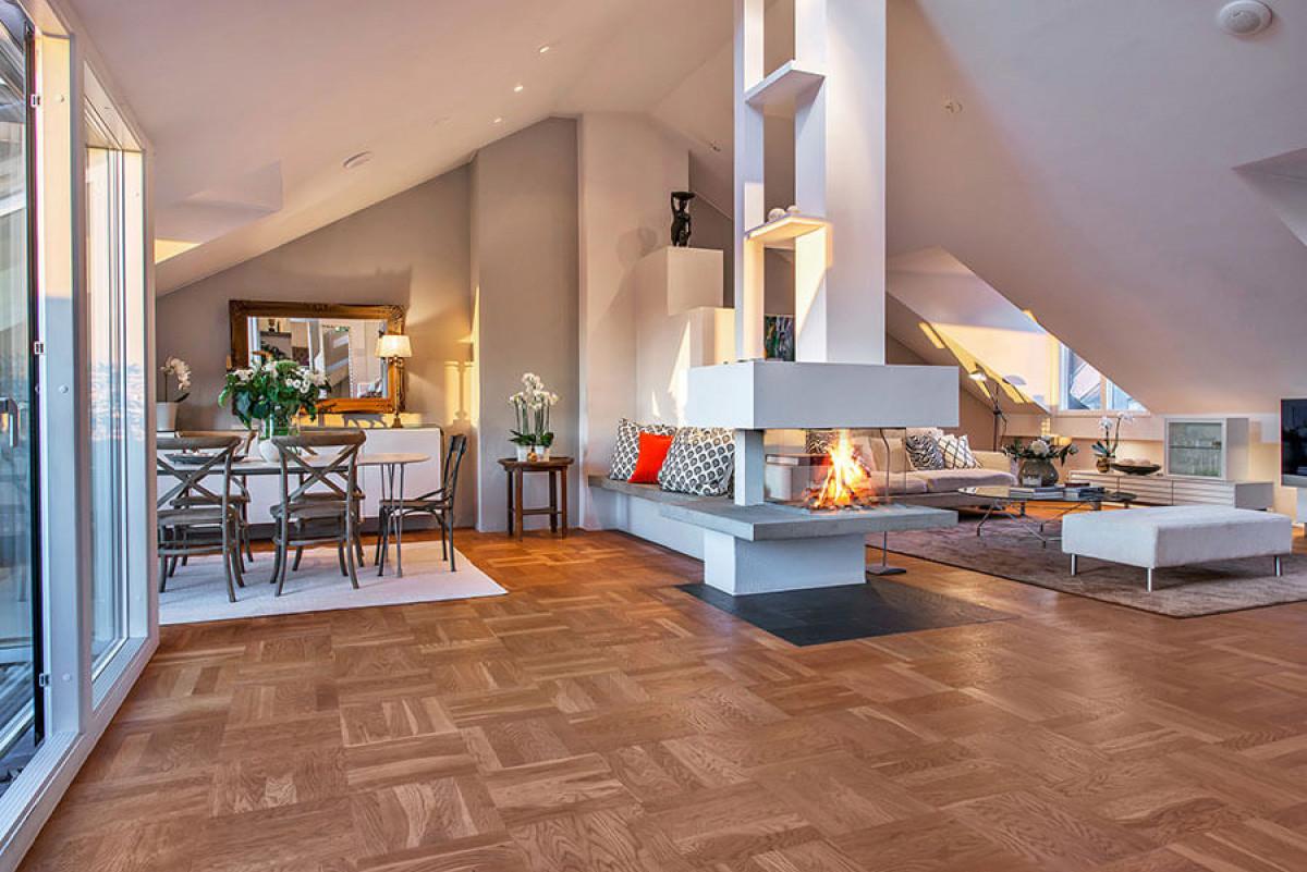 Елегантният интериор разкрива невероятна гледка към града