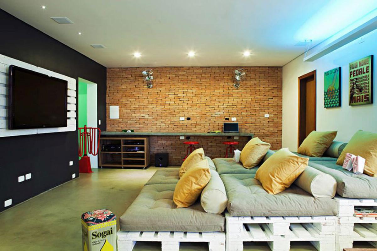 Създайте впечатляващ домашен киносалон в градината