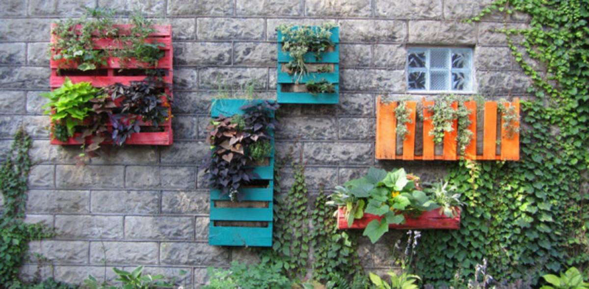 Стенна мозайка от саксии