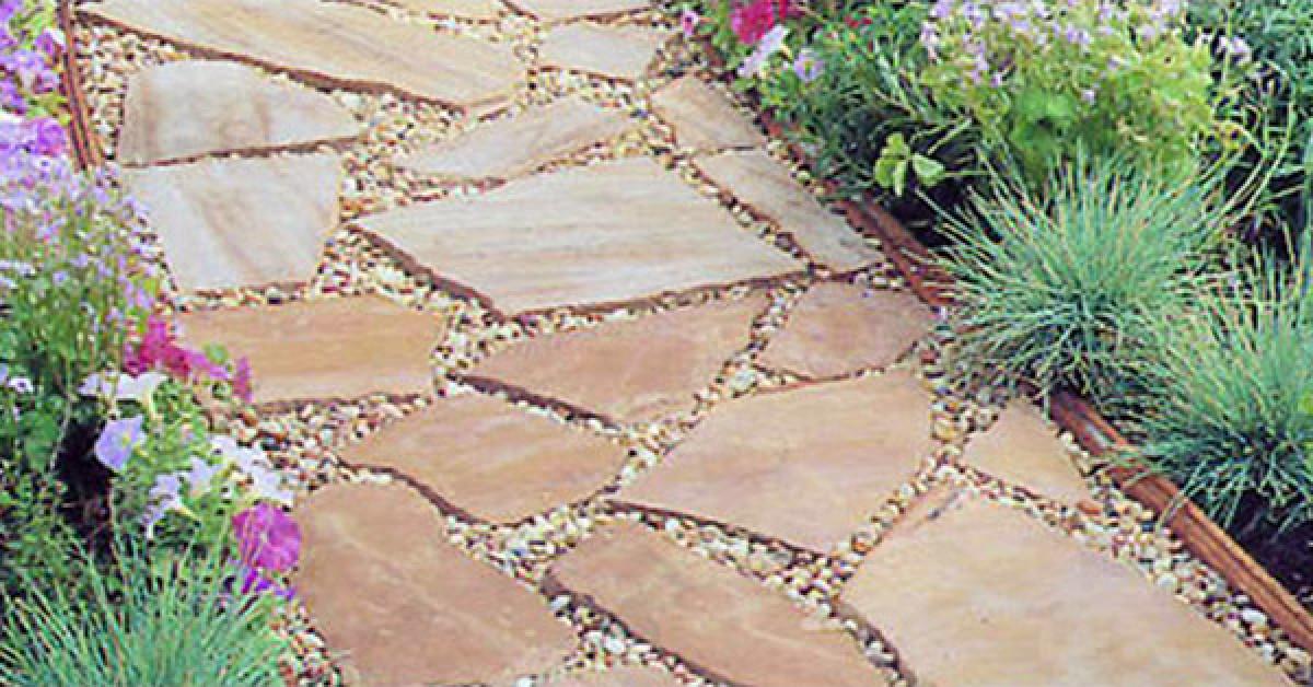 Градинска пътека с плочи от естествен камък