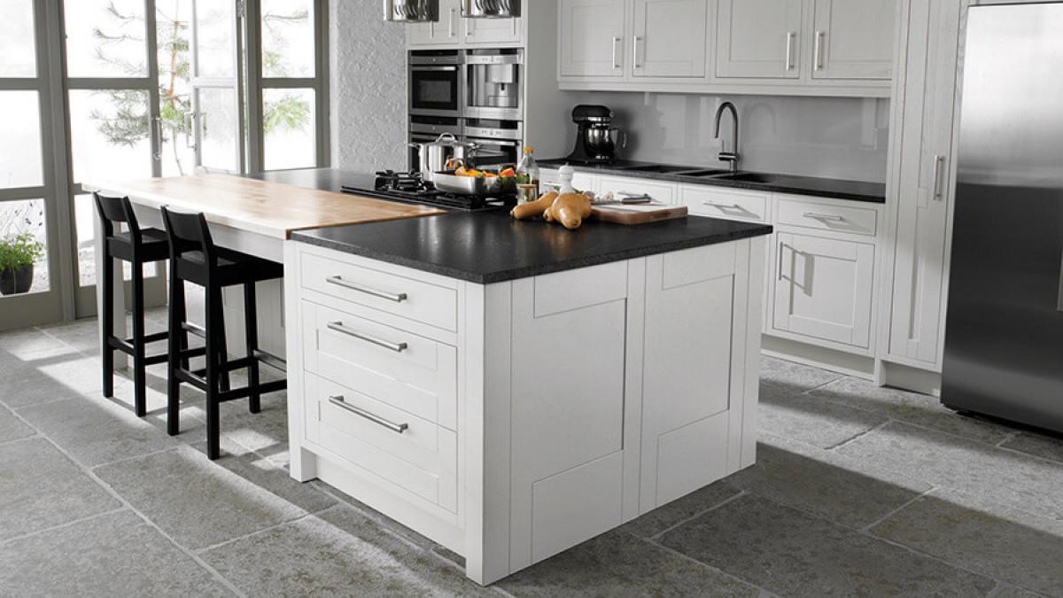 Класически бар столове от дърво