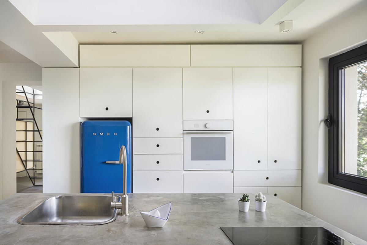 Модерна и практична кухня с елегантно излъчване