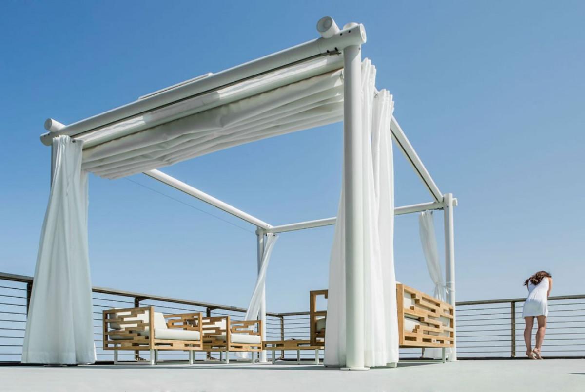 Пергола със завеси за дизайнерска тераса