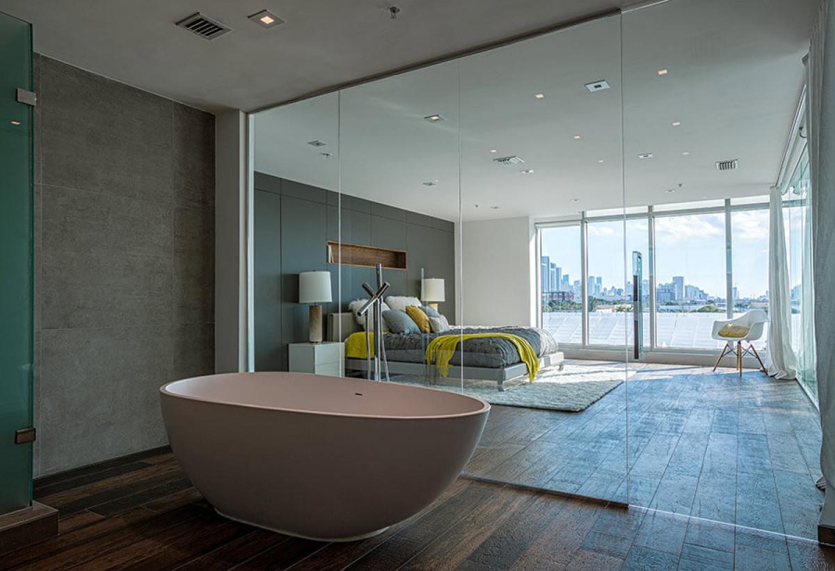 Създайте илюзия за простор със стъклени преградни стени