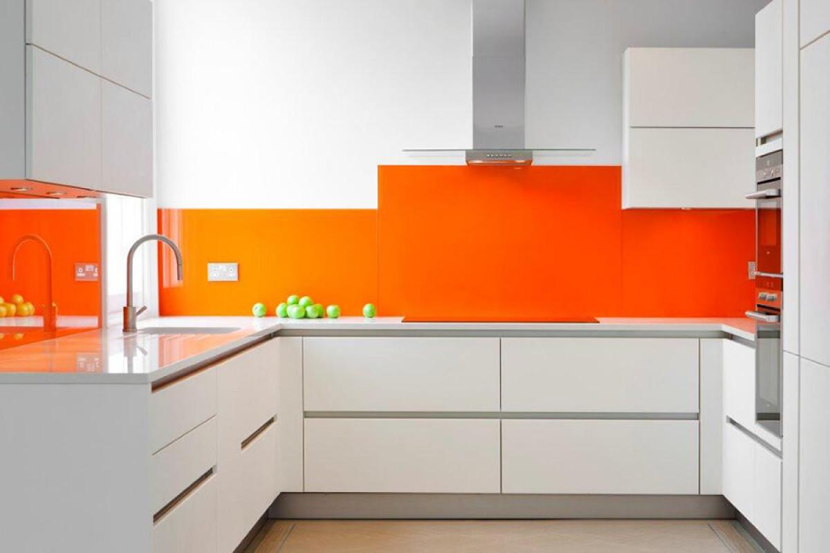 Кухненски гръб в ярко оранжево - защо не?
