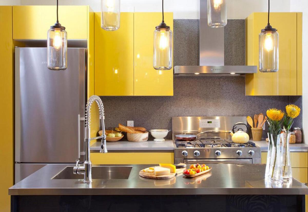 Иноксовите уреди са перфектното допълнение към жълтата кухня