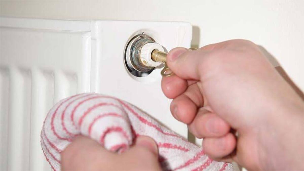 Радиаторът загрява наполовина. Как да решим този проблем?