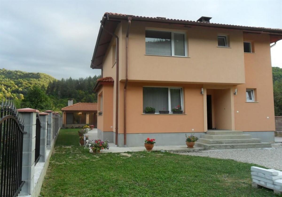 Красив екстериор с фасадна мазилка