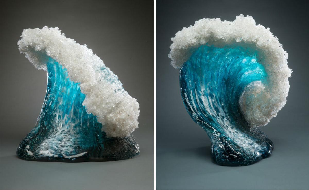 С пухкава пяна на върха