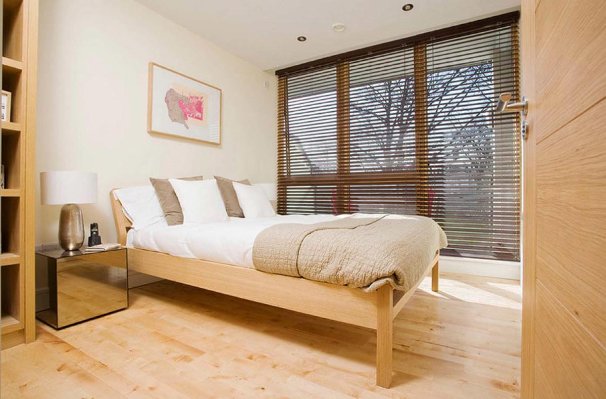 Класически венециански щори за уютна спалня